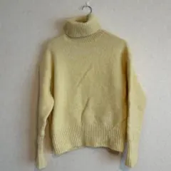 ZARA イエロータートルネックセーター