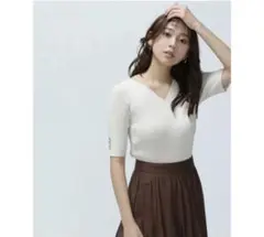 NATURAL BEAUTY BASICニュアンスネックラメリブニット　ベージュ