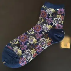 靴下屋 花柄ネイビーソックス 新品タグ付きのサムネイル