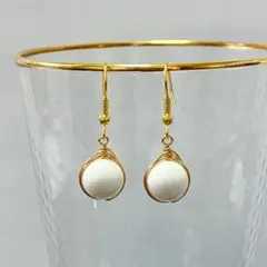 シャコガイの一粒天然石ピアス