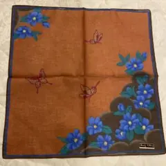 花と蝶のデザインハンカチ　42✖️42 綿100%