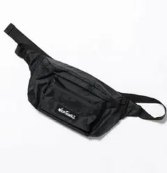 ブラックナイロンボディバッグ