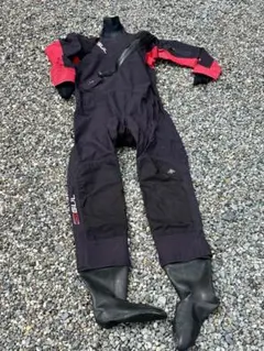 モンベル　スーパードライスーツ 赤・黒 Mサイズ ドライスーツ｜モンベル