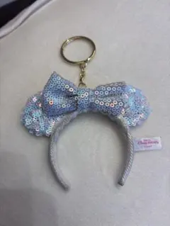 即発送　ディズニーランド　カチューシャ　水色リボン型スパンコールキーホルダー
