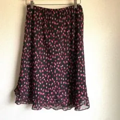 フレアスカート 黒にピンクの水玉模様
