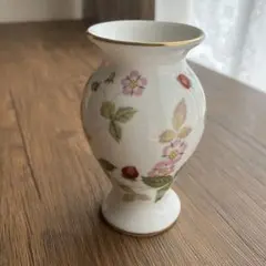 WEDGWOOD ウェッジウッド ワイルドストロベリー 一輪挿し花瓶 - メルカリ