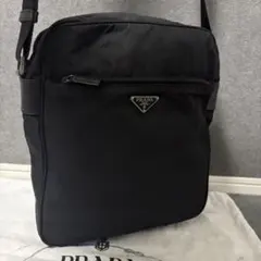 PRADA プラダ ショルダーバッグ カメラバッグ 三角プレート ナイロン　黒のサムネイル