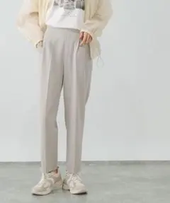 ミラウォーエン 後ろゴムセンタープレステーパードパンツ 00サイズ　アイボリー