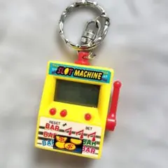 スロットマシーンキーホルダー　昭和レトロ　平成　昔懐かしい　ジャンク品