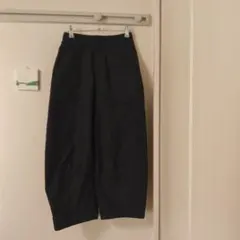 ユニクロUバルーンパンツ　コントワーコーデュロイパンツの２点です