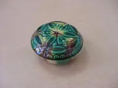 肥前朱山窯 磁器三彩 香合