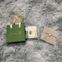 Free Angel 花 モチーフ ピンバッジ パール ストーン 緑 シルバー