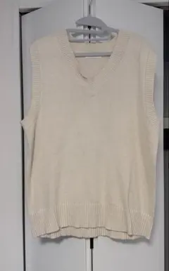 白 Vネック ノースリーブ ニットベスト WEGO 着画あり
