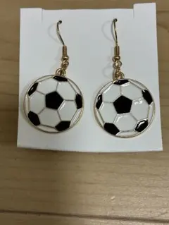 サッカー ボール ピアス ゆらゆら M - メルカリ