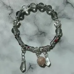 シンプルなクリアカラーのハンドメイドブレスレット