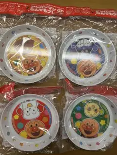 アンパンマン プラスチック　お皿　4枚セット