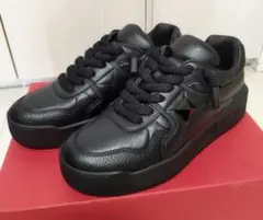 VALENTINO GARAVANI ロックスタッズ スニーカー 黒のサムネイル