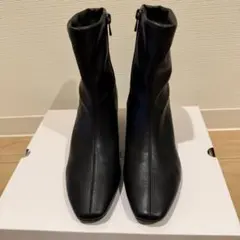 INDIVI インディヴィ ショートブーツ 黒 23.5cm 美シルエットのサムネイル