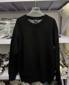 黒のクルーネック長袖スウェット