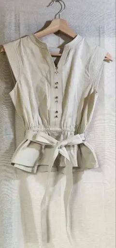 dazzlin ベージュノースリーブシャツ ウエストリボン付き