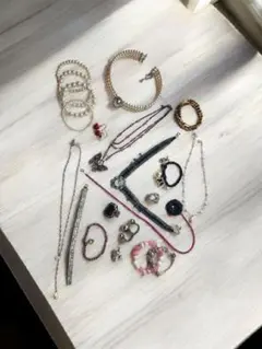 ほぼ新品 アクセサリー19点セットネックレス・ブレスレット・リング・イヤリング