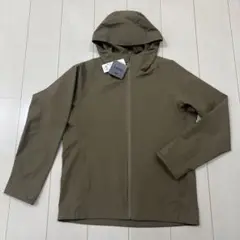 ユニクロ　ブロックテックパーカ 3Dカット　メンズMブラウン