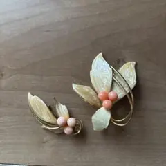 花モチーフ 珊瑚ブローチセット　お値下げ