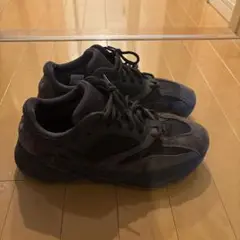 YEEZY ブースト700