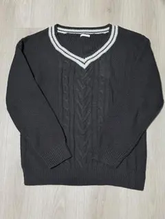 【GU】ジーユー　Vネックセーター　ケーブル編み　襟カラー違い