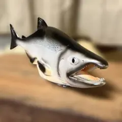 シャケのソフビ人形　腹にジッパー付き