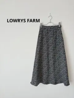 LOWRYS FARM ローリーズファーム　黒と白の花柄フレアスカート