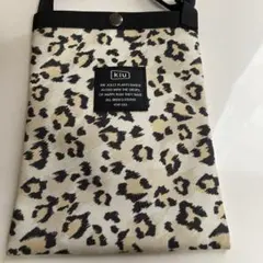 《新品未使用》kiu キウ　ヒョウ柄ミニショルダーバッグ　レオパード柄サコッシュ