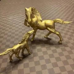 ゴールドカラー 馬の置物 親子2体セットのサムネイル