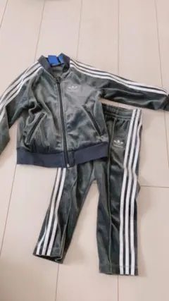 adidas アディダス