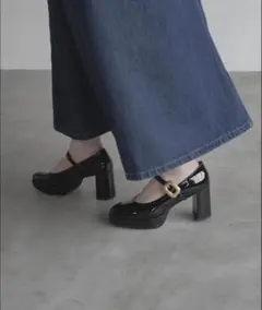 ストーム付きストラップパンプス