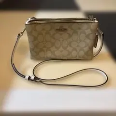 Coach ベージュ ロゴパターン ショルダーバッグ