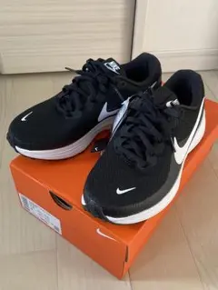 【新品】Nike レボリューション8ワイドブラック 24.5cn