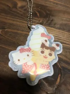 スガキヤ　スーちゃん×ハローキティ　コラボ　リフレクターキーホルダー