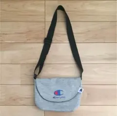 チャンピオン　サコッシュ