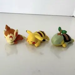 ポケモン　フィギュア　うたたね　ピカチュウ　ナエトル　ヒコザル