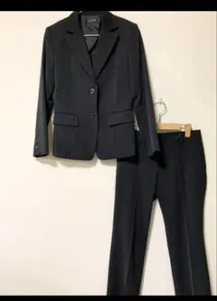 クリーニング済　春夏レディースパンツスーツ　黒ストライプ　ビジネス　就活　9号
