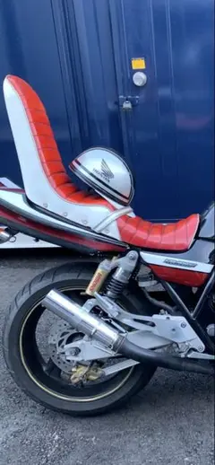 バイク 3段シート CB400SF ホワイト/レッド ストライプデザイン バイク 3段シート CB400SF ホワイト/レッド ストライプデザイン
