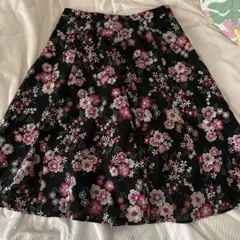 TOCCA フレアスカート 黒 花柄 サイズ4のサムネイル