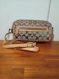 COACH ショルダーバッグ シグネチャー ブラウン×ベージュ