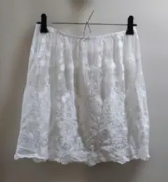 オーバースカート（バレエ・ダンス） ホワイト刺繍フレアスカート ひざ丈