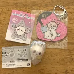 ちいかわ　モモンガと古本屋　ラメアクリルキーホルダー　つまんでつなげてますこっと