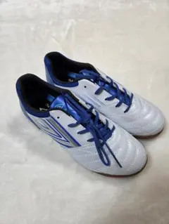 umbro サッカー　フットサルシューズ 　23.5