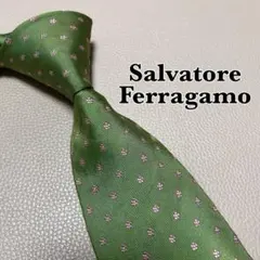 サルヴァトーレフェラガモ ネクタイ　ストライプ ビジネス　スーツ　シルク