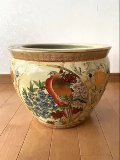 陶器製花器 色鮮やかなデザイン