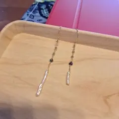 訳あり　アシンメトリーになった淡水パールと天然石のピアス